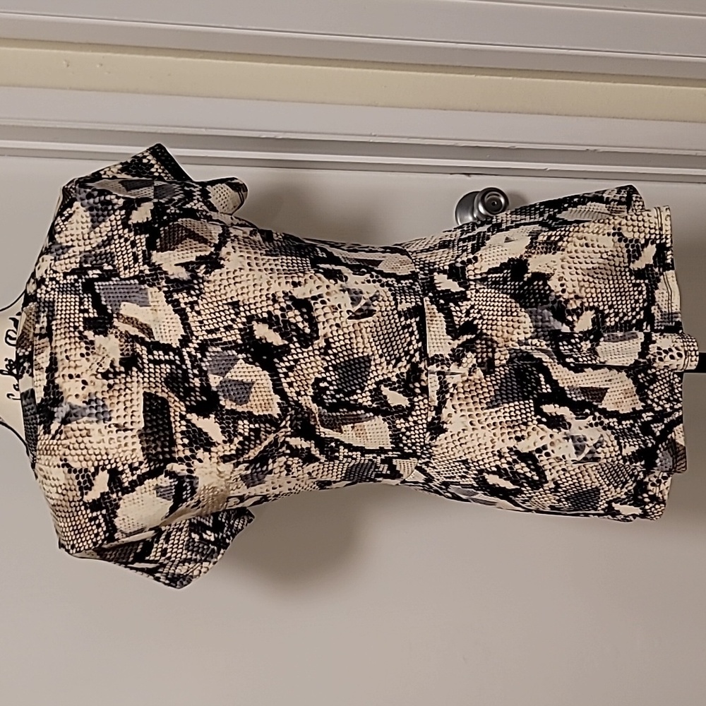 ๐ฆ3/$25 Dana Buchman snake pattern button-down shirt EUC - Picture 5 of 9